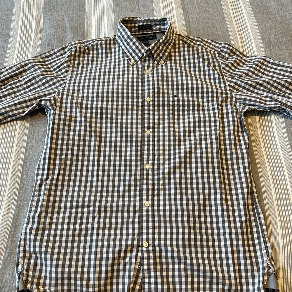 Men’s Tommy Hilfiger Custom Fit 15 1/2- 16 (Medium)